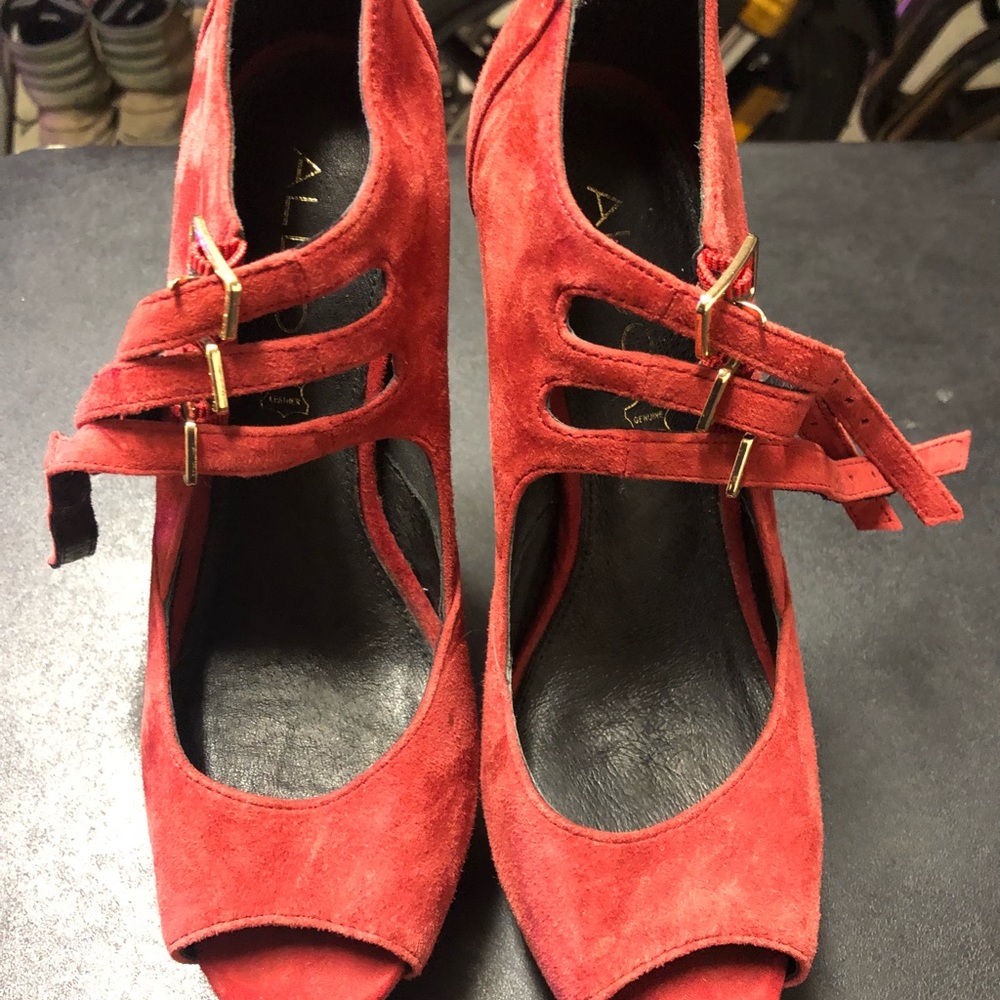 GENUINE LEATHER Aldo 51/2” heels